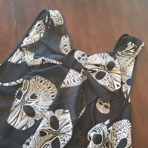 Chic skull sleevless blouse